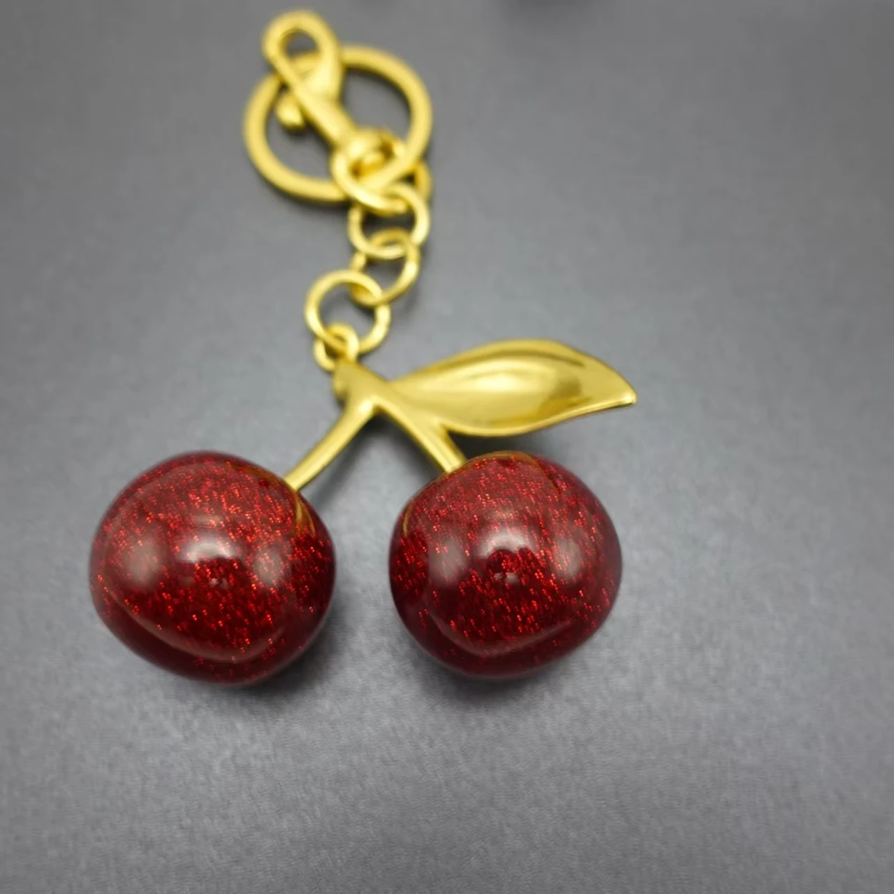 

Cherry Charm Handbag Pendant Keychain for Women's Exquisite Crystal Cherry Bag Accessories High-Grade Pendant
