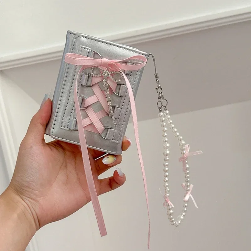 

Элегантный женский кошелек с балетным ремешком, 3-кратный кошелек для монет из искусственной кожи с жемчужной подвеской и пряжкой, милый компактный дизайн