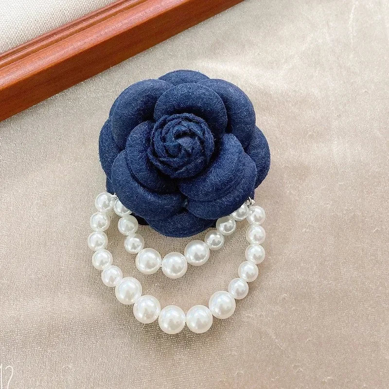 Broche de flor de Camelia de tela coreana, alfileres, ramillete de borlas de perlas, broches de joyería de moda para mujer, accesorios para cuello de camisa