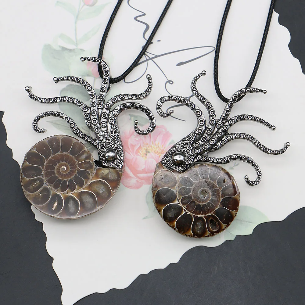 

Retro Octopus Shape Pendant Necklace Natural Shell Brooch With Black Leather Roper Chain Accessory Neck Ornament Jewelry 1 Pc