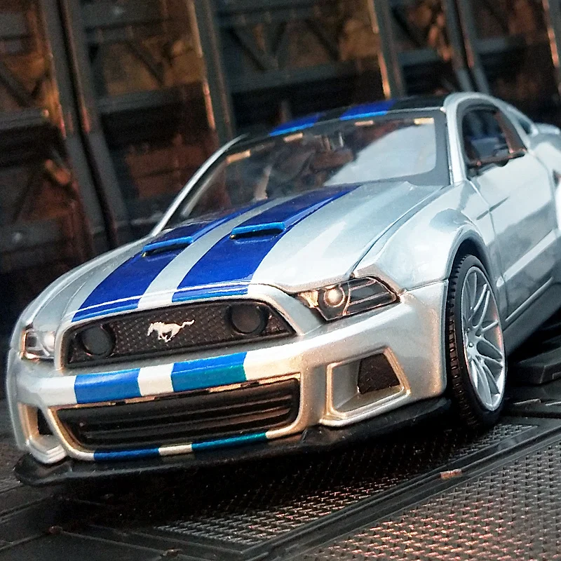 Maisto 1:24 محاكاة فورد موستانج ستريت ريسر 2014 نموذج سيارة مصنوع من خليط معدني هدية مزخرفة ثابتة ، يمكن فتح الباب #2