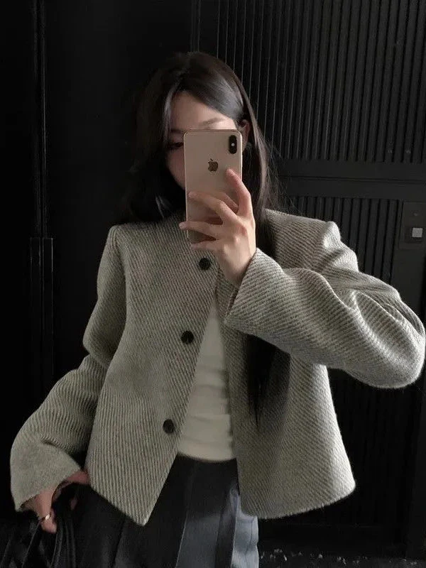 

Свободный крой в стиле ретро, на одной пуговице, с круглым вырезом, в полоску, модная верхняя одежда для весны и осени, короткое пальто для молодых женщин