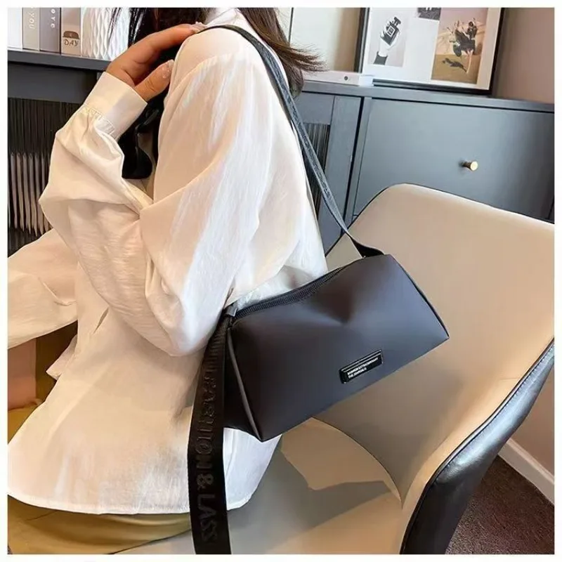 High-end Lightweight Oxford Cloth Messenger Bag Women's New Fashion Mother Bag Versatile Simple Women's Handbag Messenger Bag