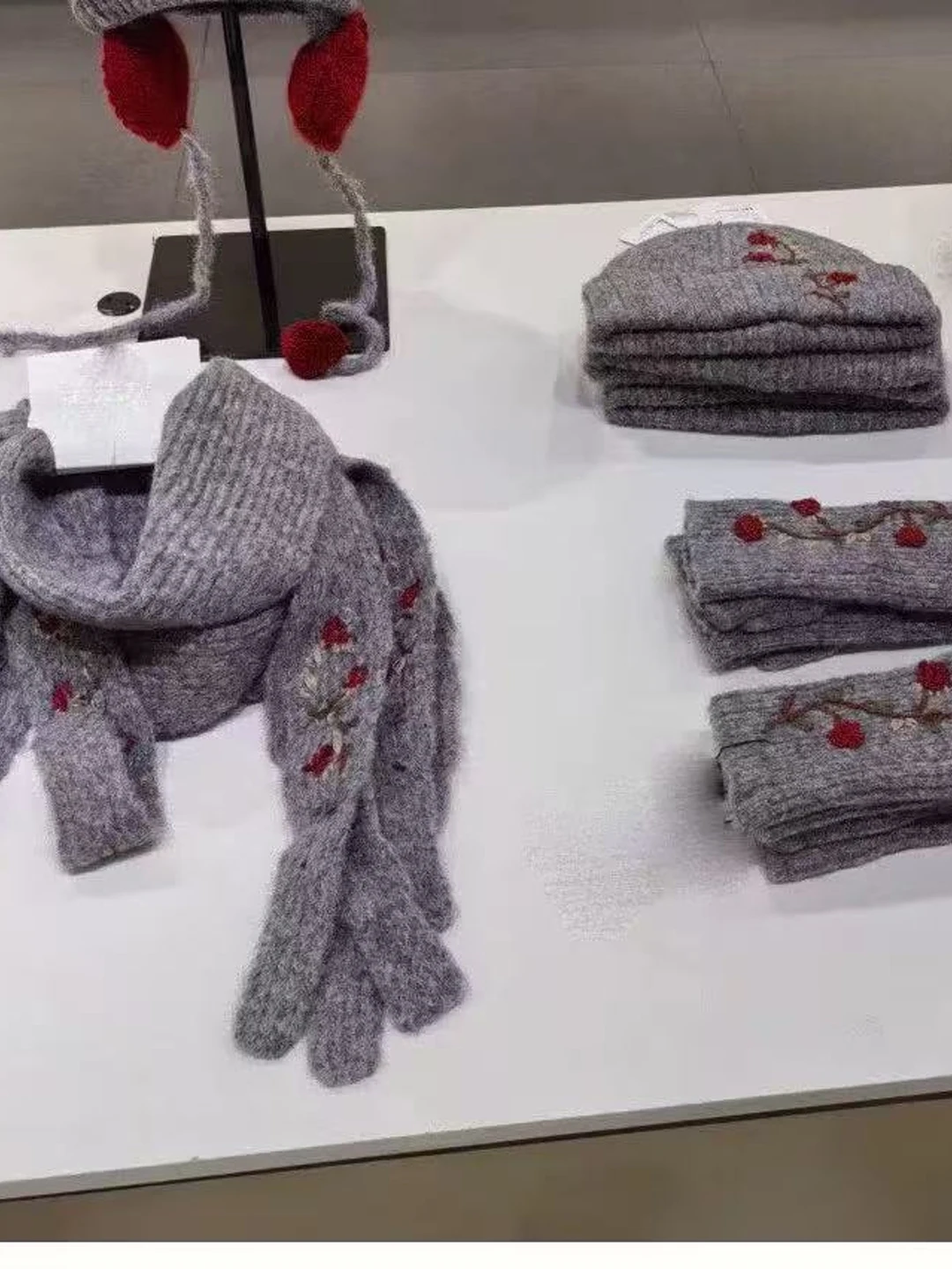 new-women's-knitted-embroidered-flower-hat-no-collar-knitwear-fashionable-accessory-arrival-spring-summer-collection