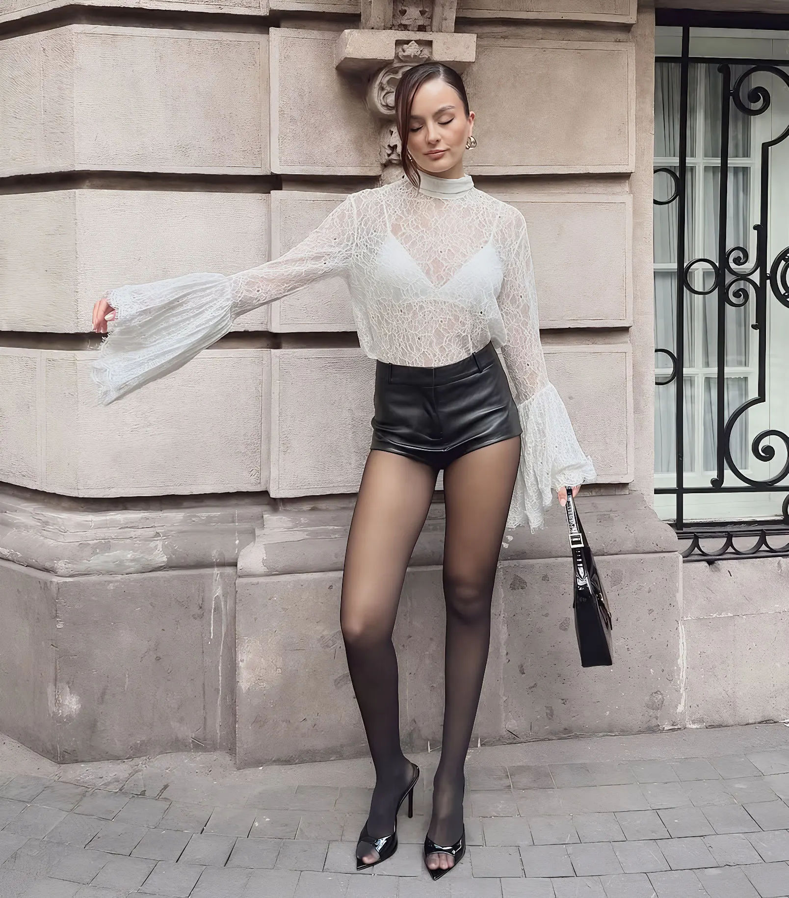 بلوزة نسائية أنيقة مطرزة باللون الأبيض للخريف والشارع قميص أنيق بياقة واقفة للسيدات 2026 بأكمام مضيئة مثيرة للسيدات