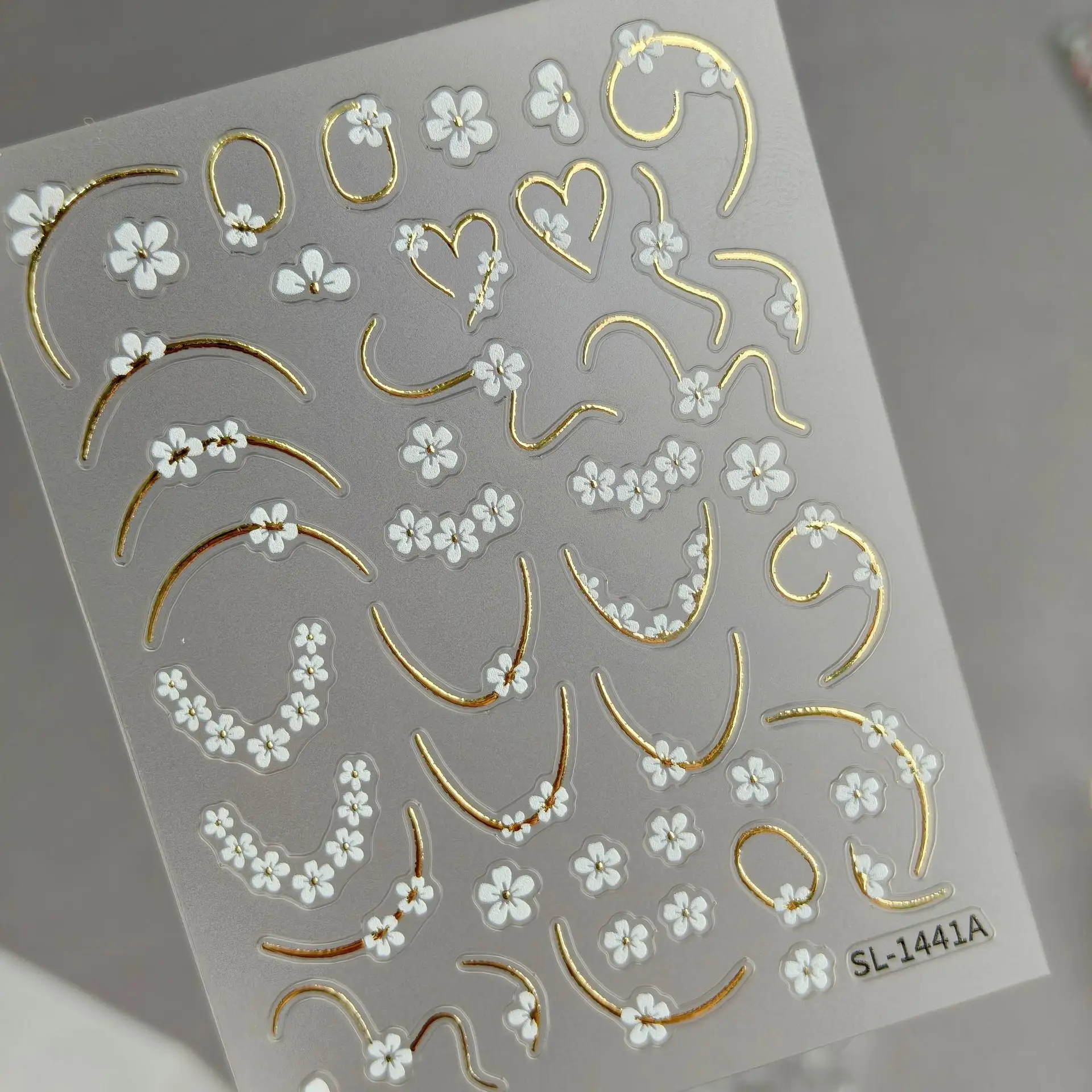 1 Set Goldfolie Blumenmuster Französische Nagelaufkleber Silberne Flammenkette Wasserfeste Selbstklebende DIY Maniküre Nagelkunst Deko-Ornamente