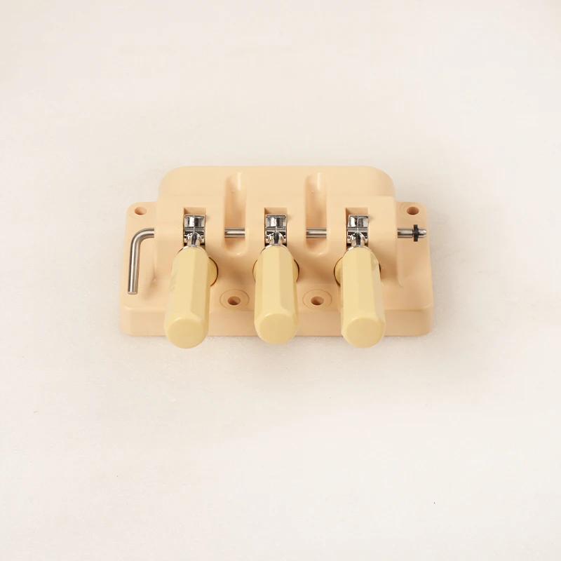 Parti del pannello frontale della macchina per il gelato Soft Serve Carpigiani - Valvole, maniglie, raccordi per porte facciali con valvola erogatrice Soft Serve con