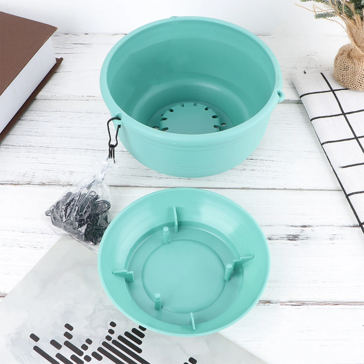 

Hanging Flower Pot for Succulent Pothos Chlorophytum Plants Wall Mounted Planter Self Watering Tray Eco Resin Durable Safe Kids