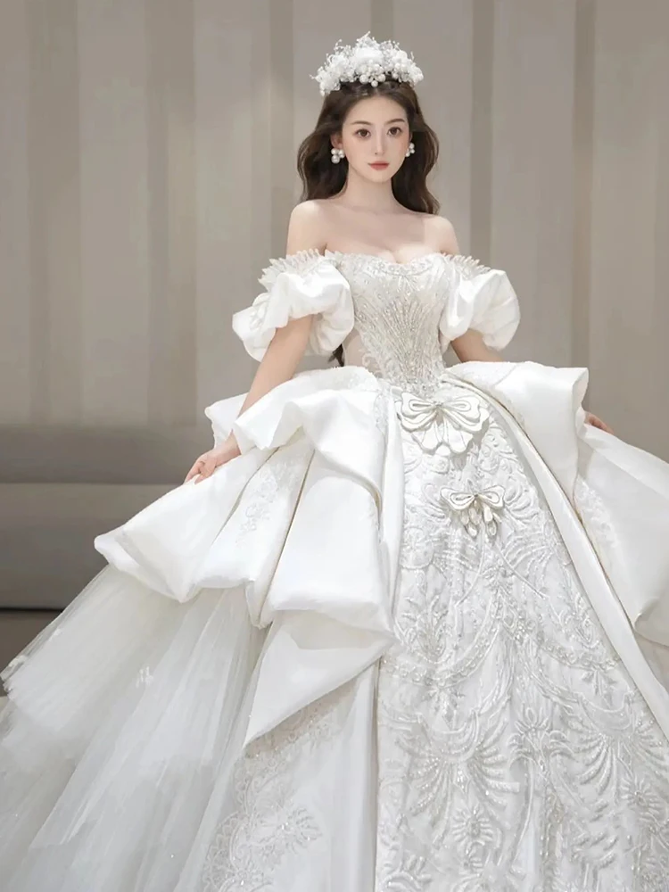 Robe de Mariée Luxueuse en Satin avec Col Bateau et Traîne de Balayage, Tenue de Princesse en Dentelle Brodée sur Mesure, Nouvelle Collection 2023