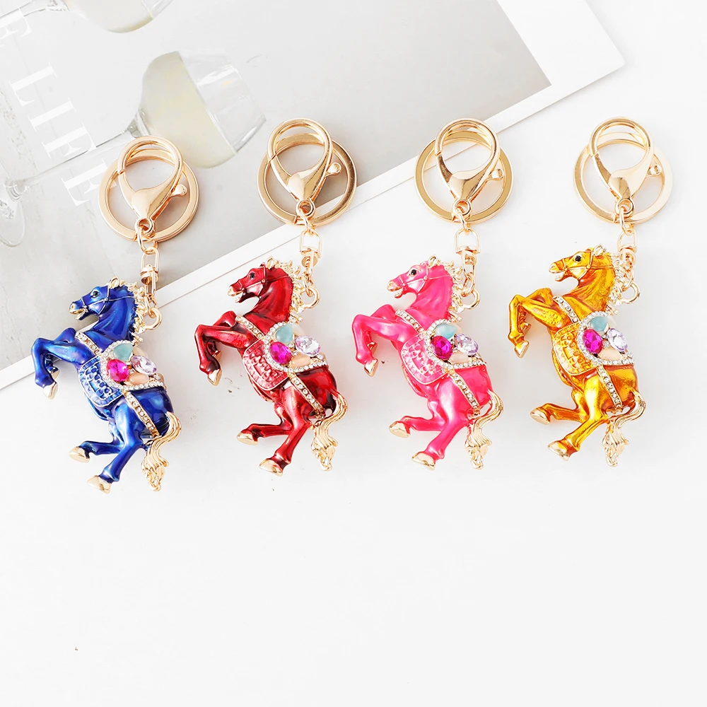 

2025 Luxury Horse Key Chain Women's Handbag Pendant Crystal Rhinestone Chinese Zodiac Year Mascot Fashion Accessory