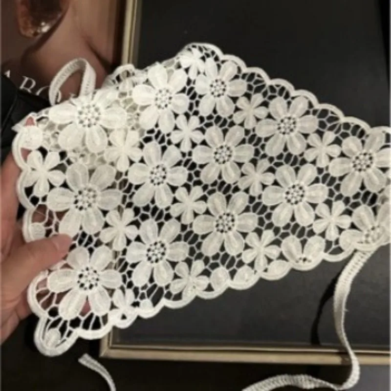 White Daisy Triangle Scarf Cotton Breathable Head Wrap Bandana for Girl Spring Summer Lightweight Versatile Daily Hair Accessory
