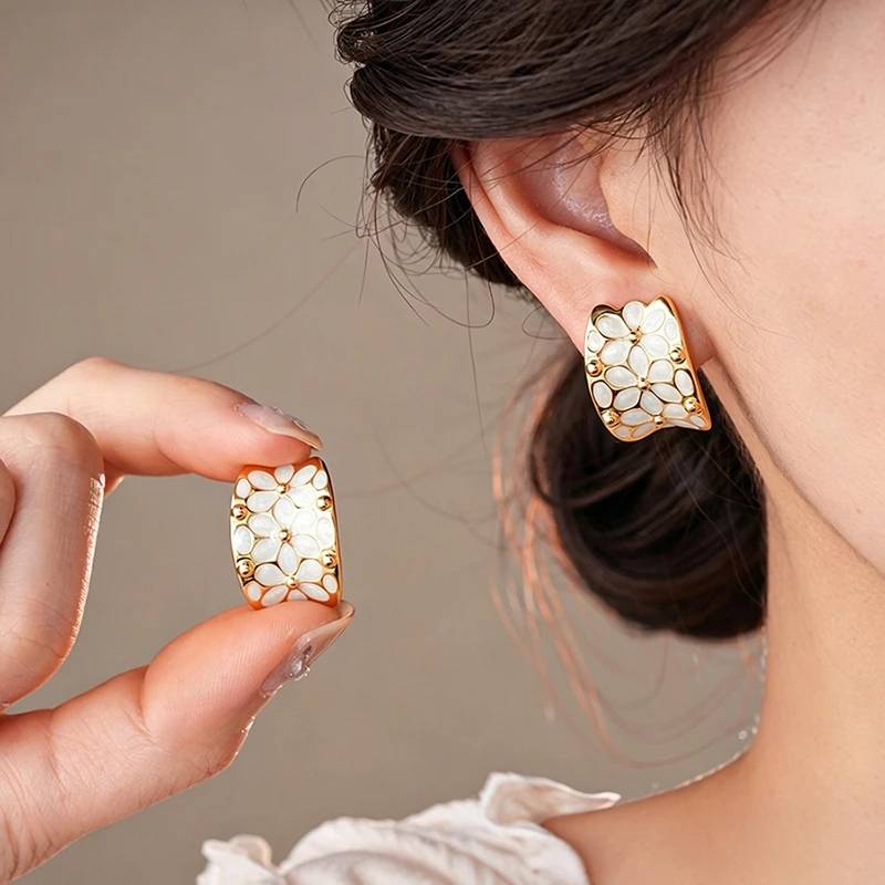Huitan White Flower Enamel Hoop Earrings for Women Dainty Floral Huggie Earrings Chic Trendy Jewelry Elegant Wedding Accessories