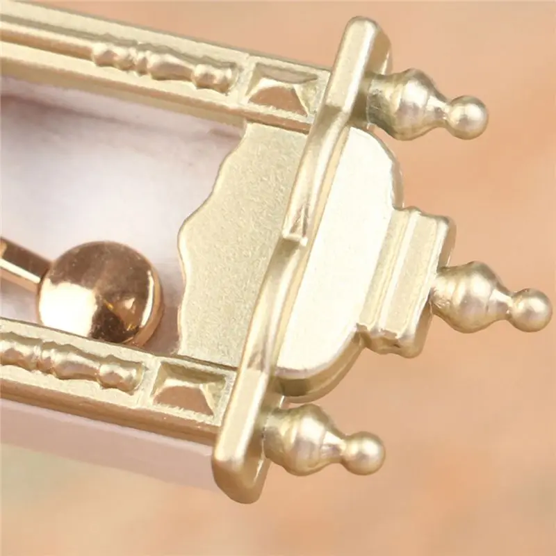 Ekologiczny - 1 szt. 1/12 Rekwizyty do scenek domowych Miniaturowy Retro Rzymski Zegar Wiszący Zegar Dekoracja do Salonu Domek dla Lalek Akcesoria