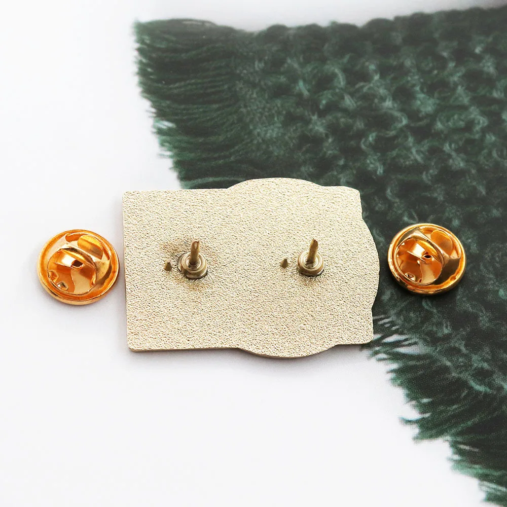 Exquisite Decoration Music Record Player Type Brooch CD Album Enamel Pins Applied To Clothing Backpack Decorate Badge Gifts