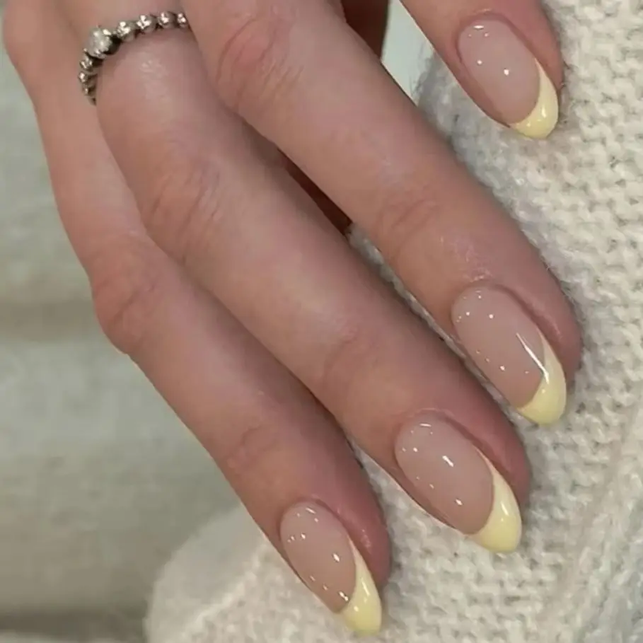 

Light Yellow Almond Fake Nails Art Pointed False Nails Charms Glitter French Classic White Edge Square Stiletto Press on Nails