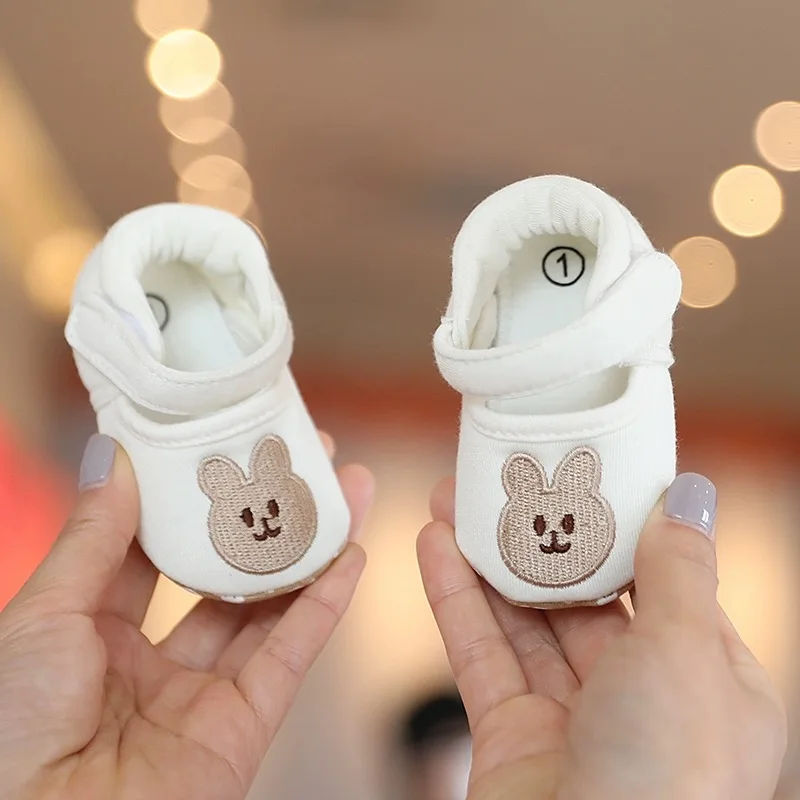 صنادل مريحة بنعل ناعم على شكل دب لطيف للرضع والأطفال الصغار أحذية باوتو المضادة للركلة من الخطوة الأولى من عمر 0 إلى 18 شهرًا #4
