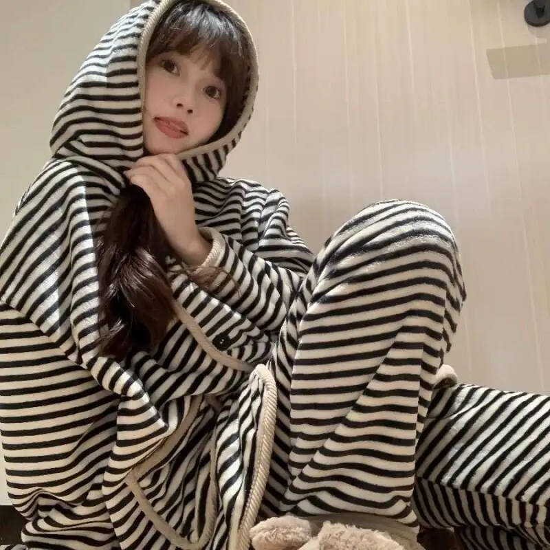 ملابس نوم من الصوف المرجاني للنساء، الخريف والشتاء مع طقم بدلة منزلية بغطاء للرأس من الفلانيل بنقطة سميكة وحلوة ملونة #3