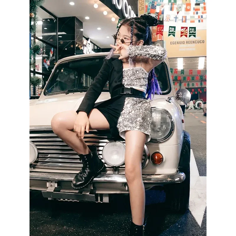 

Уличная одежда для девочек Y2K, дизайн, модный уникальный показ, танцевальный подиум, блестки, K-pop, наряды для выступлений, черный джаз, серебро, сцена