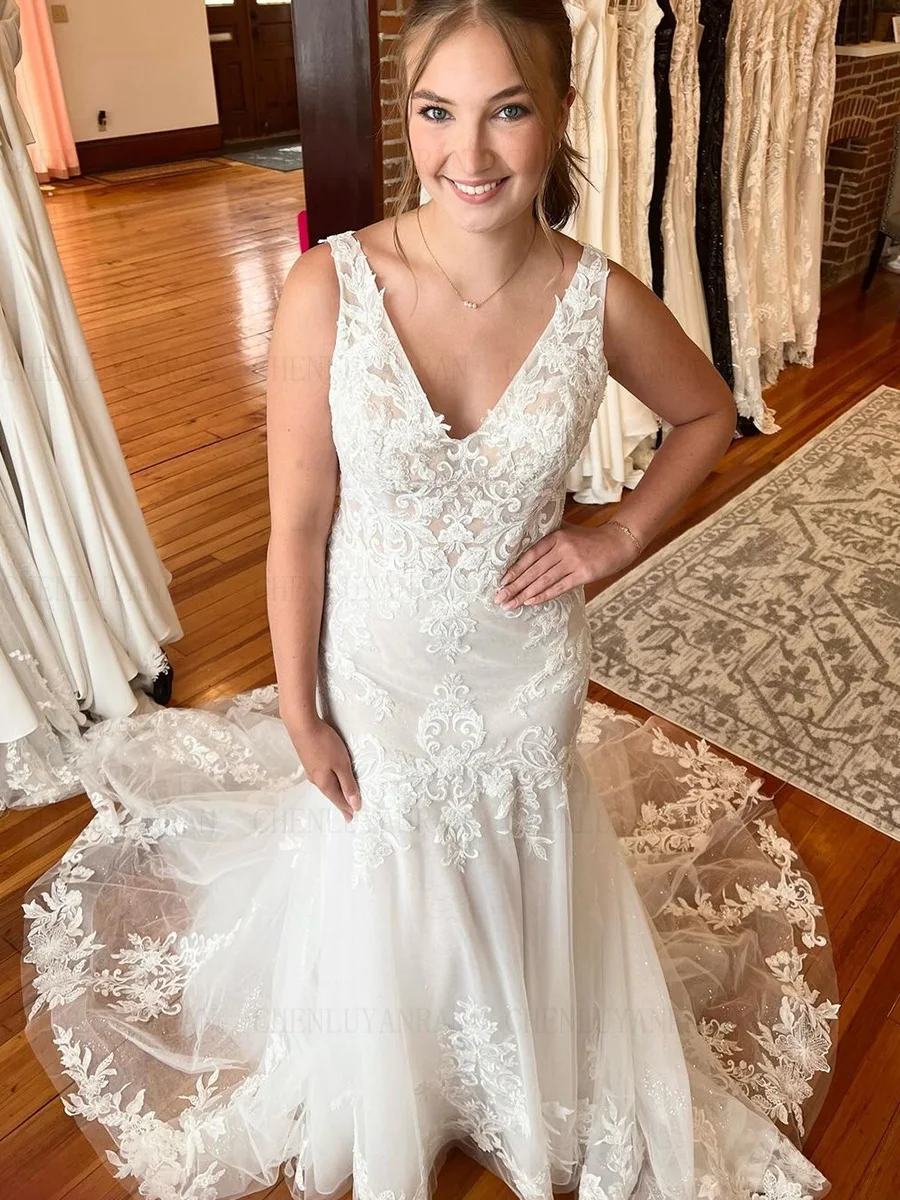 

Mermaid Long Wedding Dresses V-neck Illusion Long Bride Gowns Sleeveless Sweep Train Shinny Dress For Women 2025 Robe De Mariée