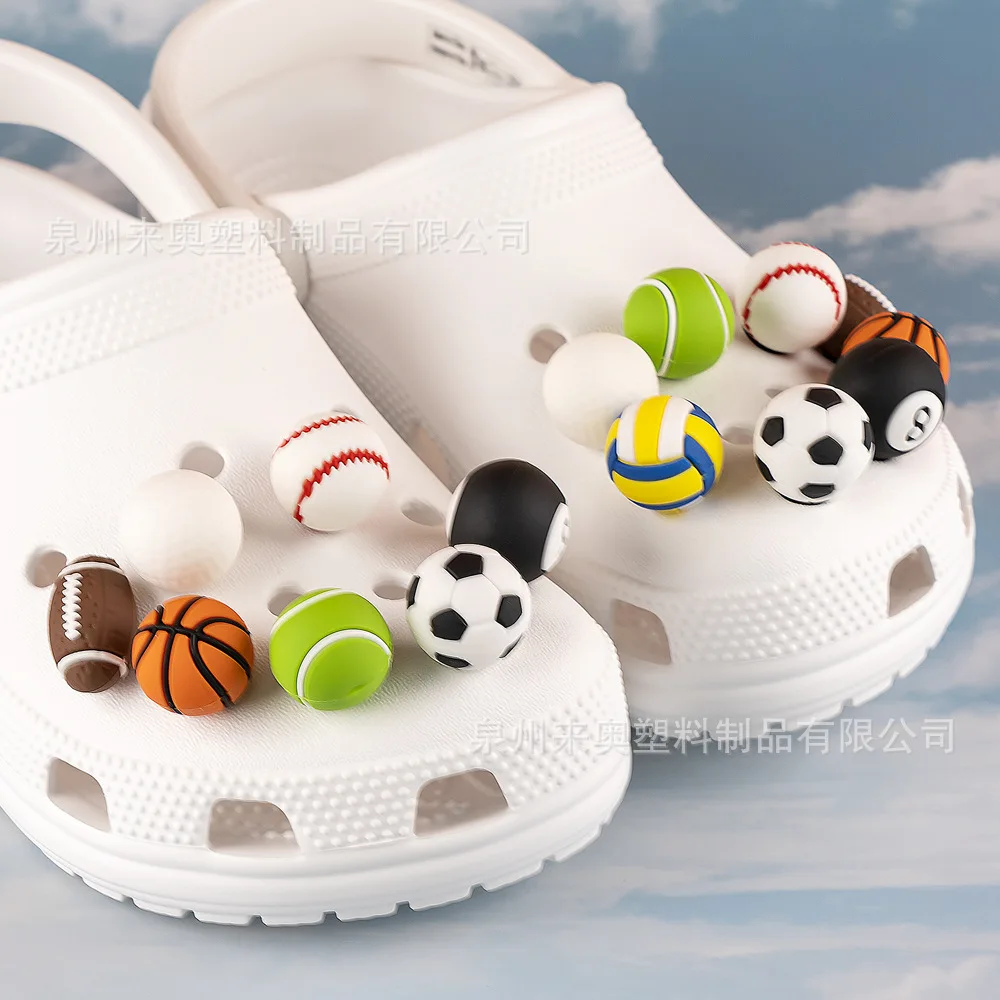 أحذية كرة القدم الكرتونية بقعة PVC كرة السلة تنس كرة القدم ثلاثية الأبعاد الكرة ثلاثية الأبعاد ثقب الأحذية الملحقات