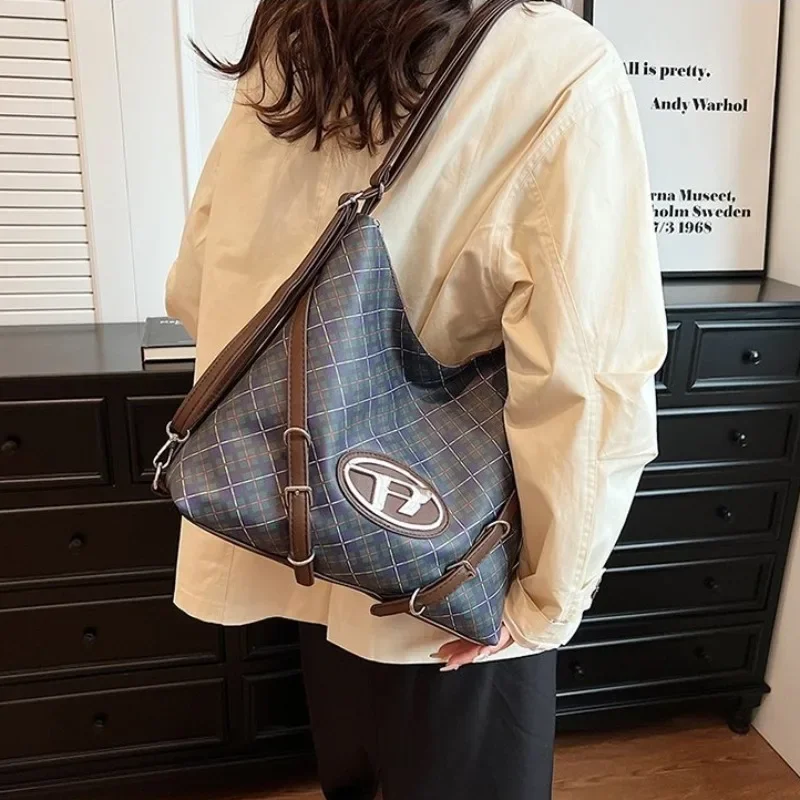 

Female Casual Bag Relaxed Design For A Stress Free And Comfortable Carry All Day Long