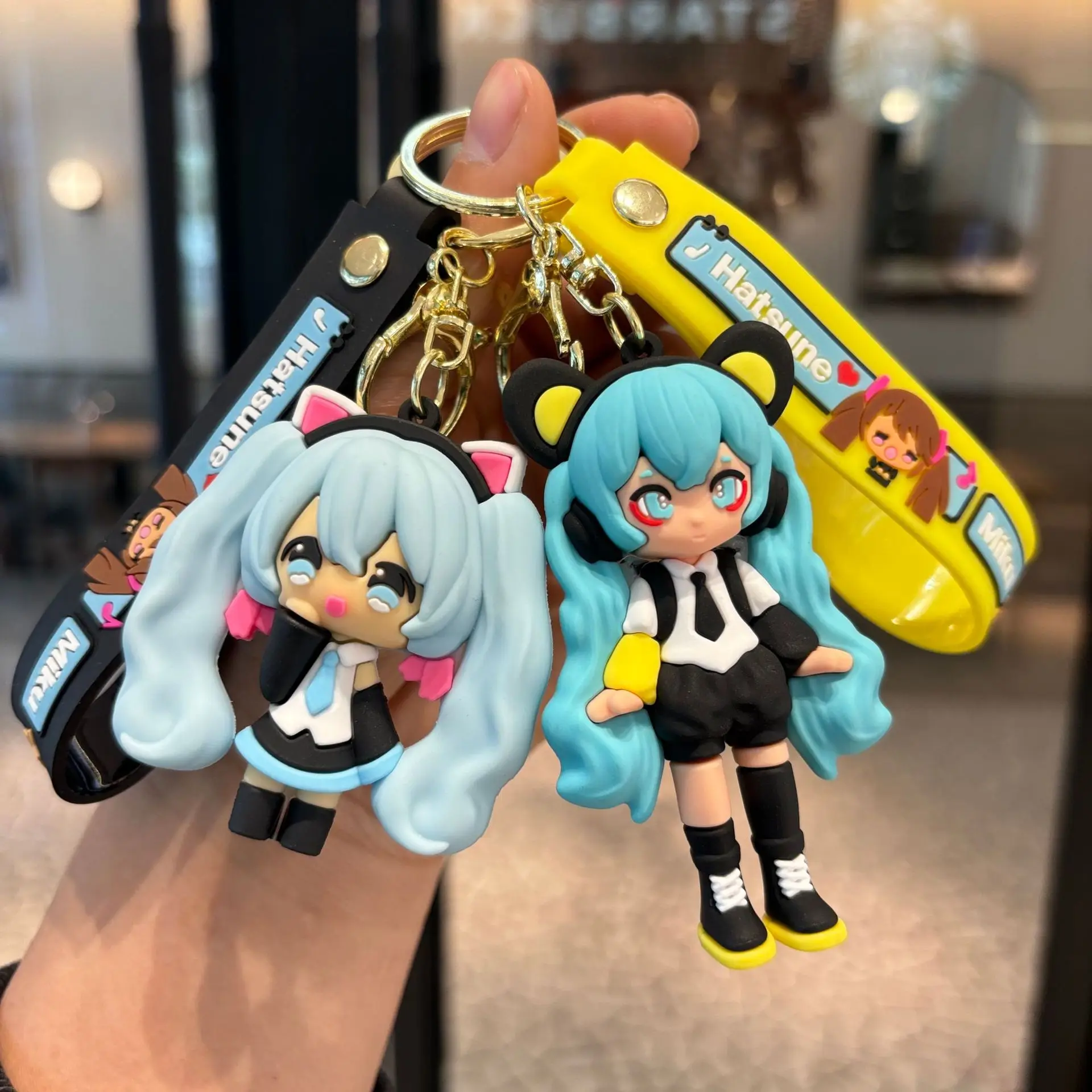 

New Hatsune Miku anime peripheral kawaii keychain cute cartoon ins car pendant bag school bag girl doll companion gift wholesale