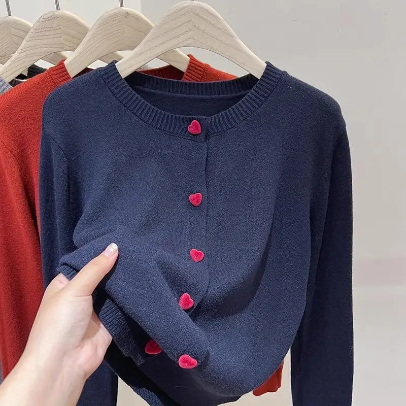 

Свитер на пуговицах Sweet Heart, весна 2025, новый мягкий вязаный кардиган с длинными рукавами, корейская версия, модный топ с круглым вырезом
