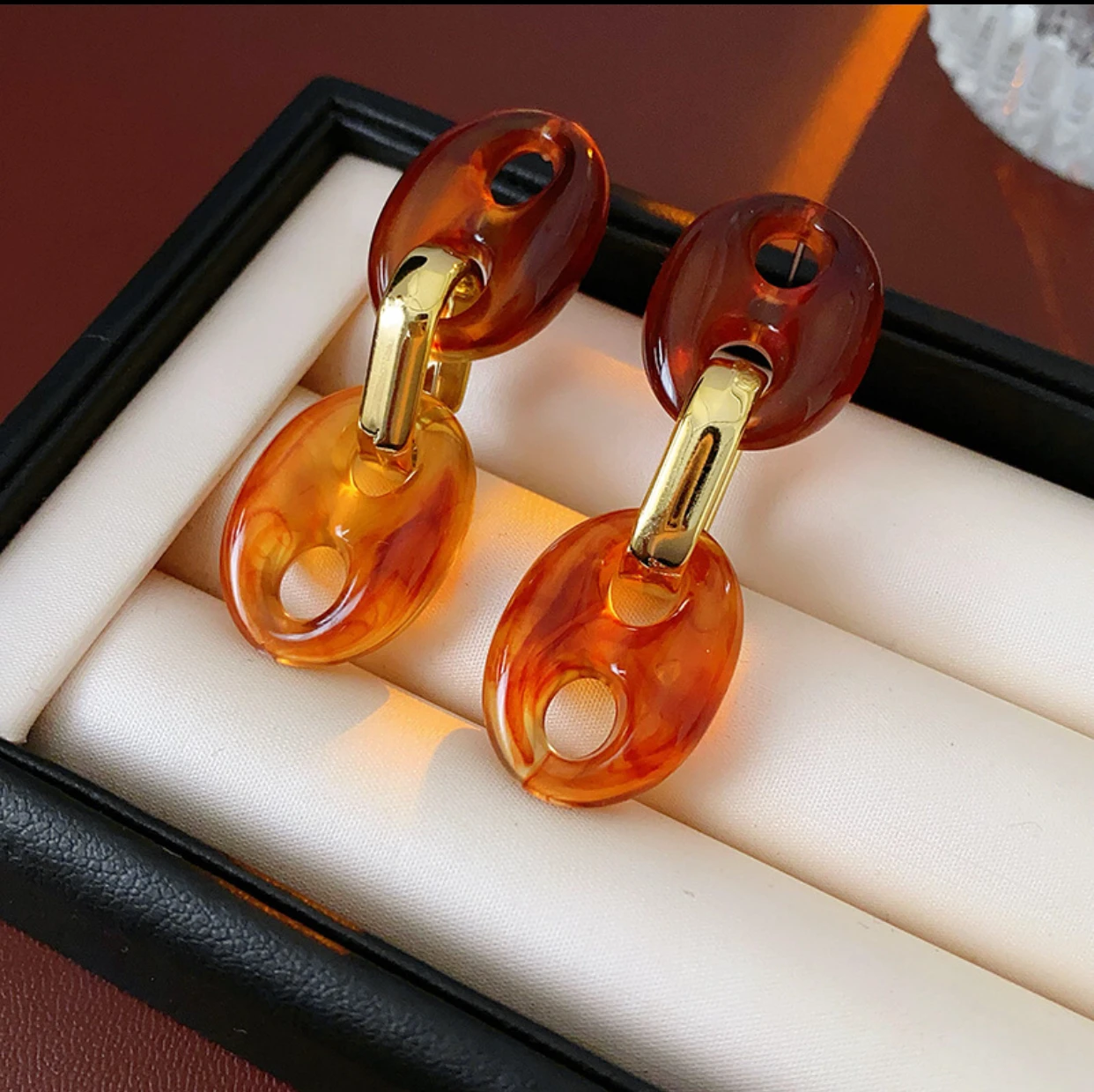

Luxurious dark brown creative earrings, European and American fashion design earrings, French small niche high-end earrings