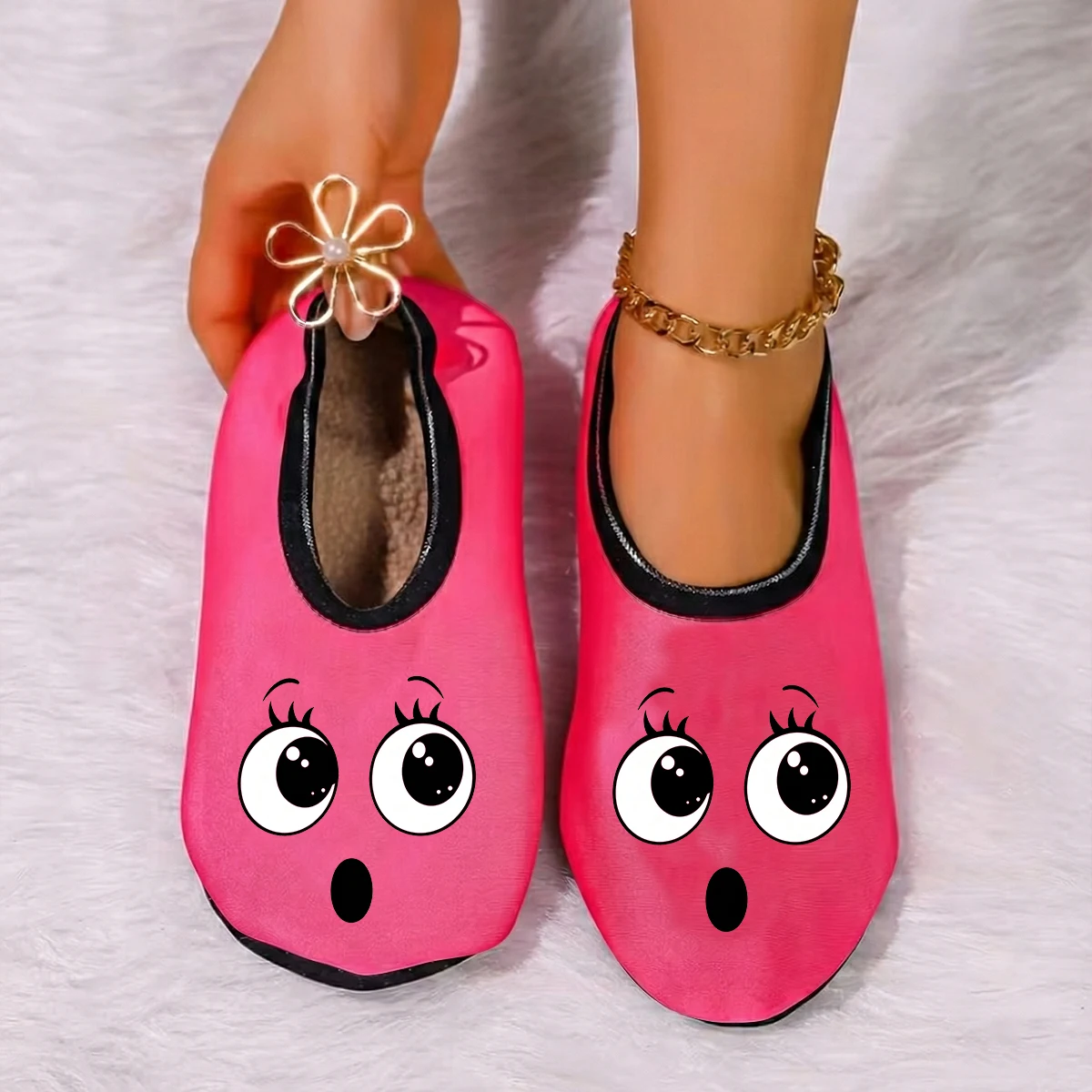 مناسبة لجميع المواسم، طباعة تعبيرية لطيفة، مخمل رفيع، مسامي، مرونة عالية، أرضية مضادة للانزلاق، شباشب للزوجين