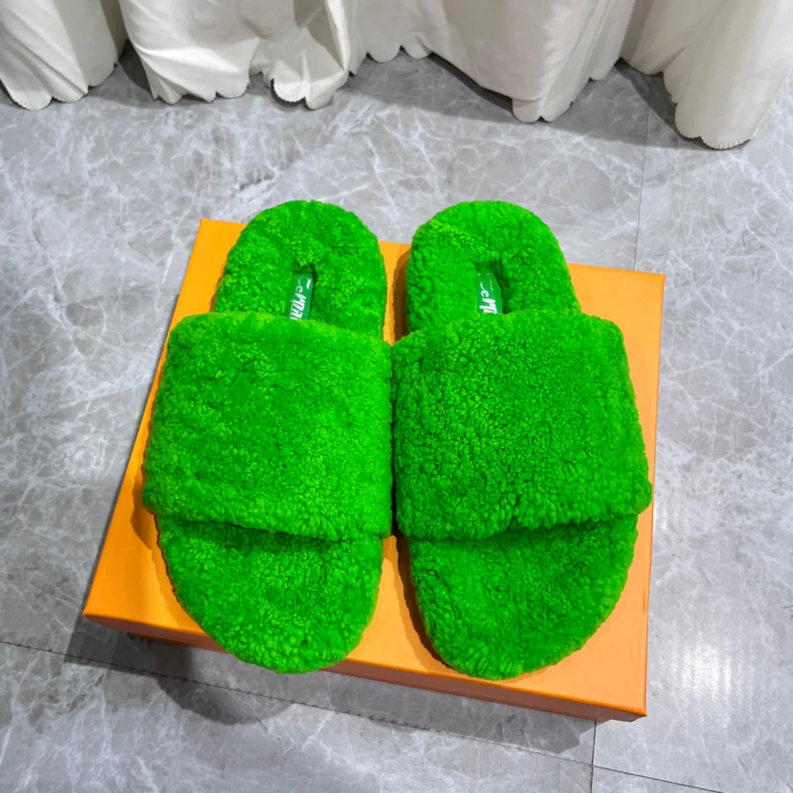 

2026 Minimalist Fluffy Slippers Women's Real lamb wool fur Slippers Slides Women Indoor Outdoor Antislip Plush Slipper For Woma