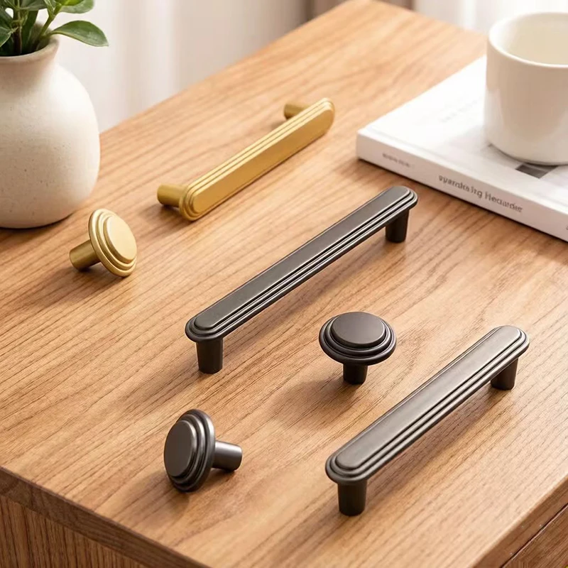 

Modern Solid Zinc Alloy Furniture Handles Silver Wardrobe Door Handles Gold Single Hole Drawer Knobs Fashionable Cabinet Handles