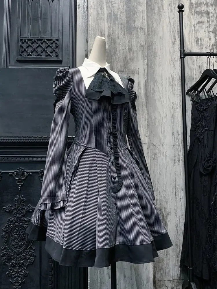 Gothic-Stil Kleid Dunkel Gestreift Peter-Pan-Kragen Spitze Schleife Puffärmel Harajuku Japanische Subkultur Dunkles Party-Outfit 2026 Neu
