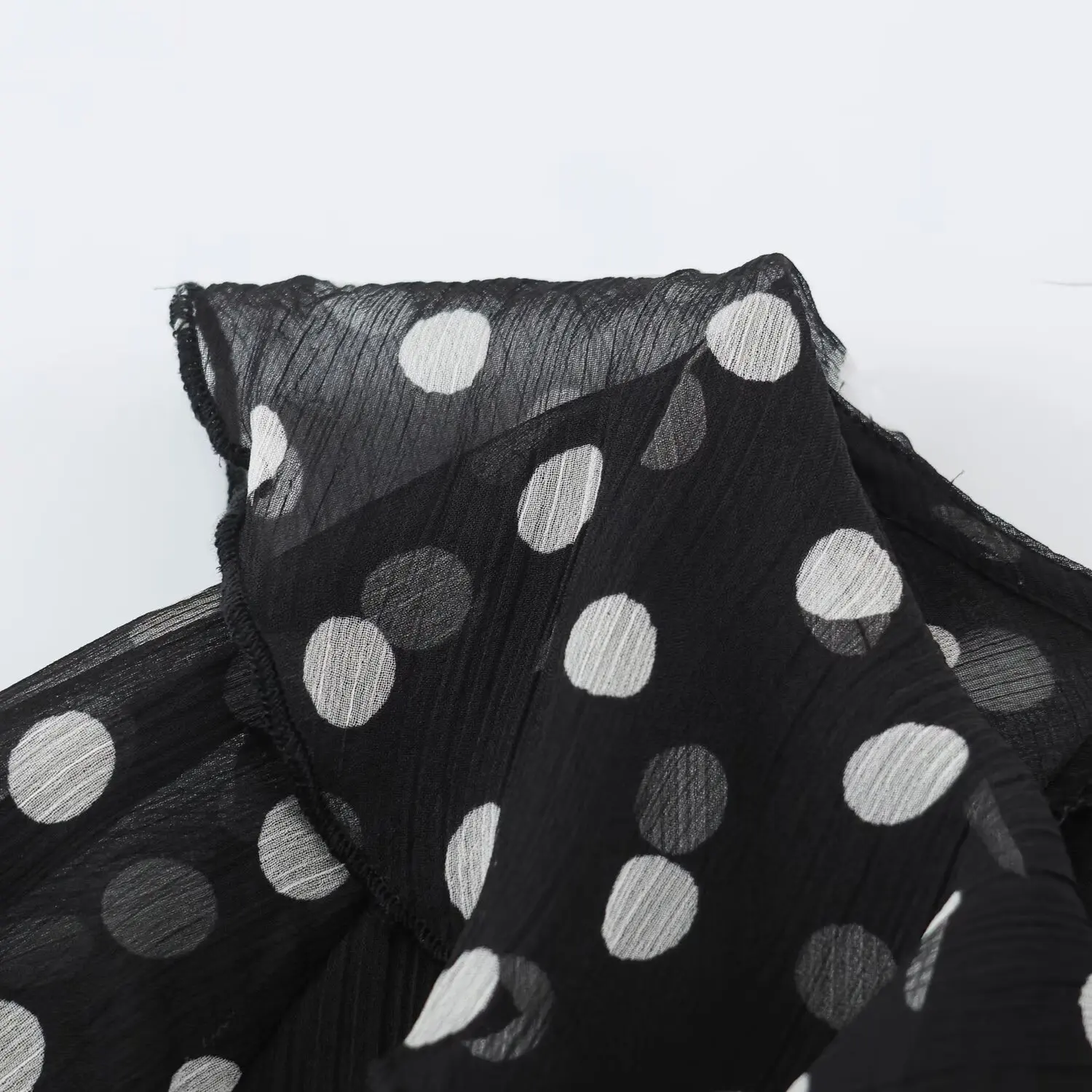 BSAY 2026 Herbst Vintage Polka Dot Damenbluse mit V-Ausschnitt, geschichtetem Rüschensaum, Laternenärmeln, Kordelzug am Ärmelbund und lässigem Schnitt – Detail 18