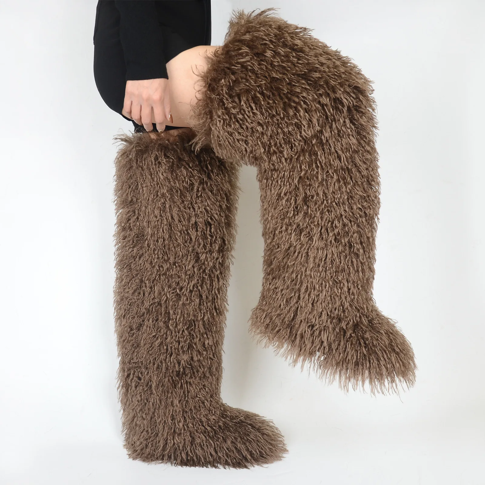 

IPPEUM коричневые сапоги из монгольского меха, женские зимние плюшевые сапоги до бедра, 2025 г.