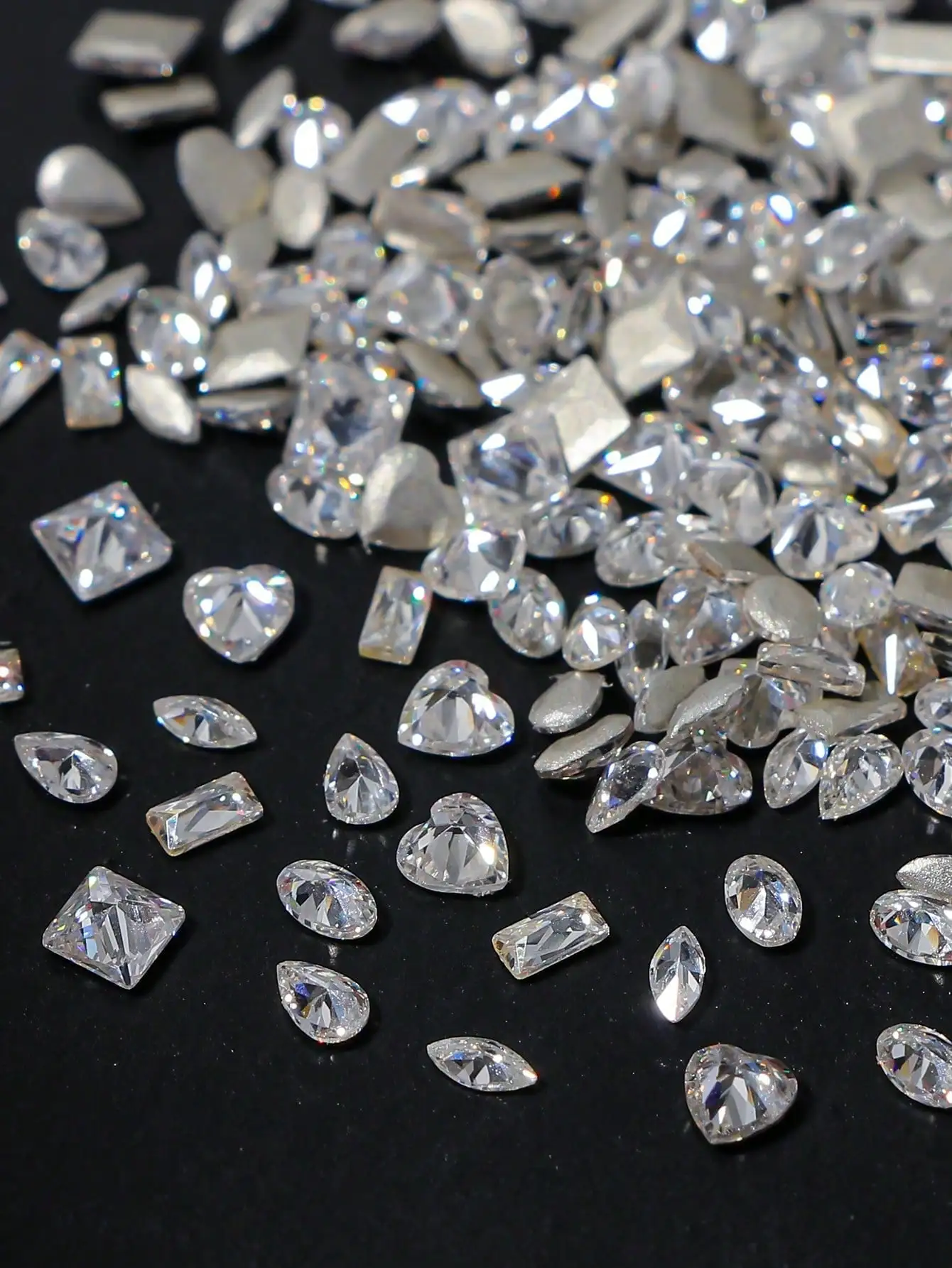 

100Pcs Mini Flat Bottom Zirconia Nail Art Decor Jewels, Assorted Shapes Like Heart And Square, Super Shiny Small White Micro Zirconia Nail Accessories Nail Supplies Nails Nail Charms Nail Gems Nail Rhinestones