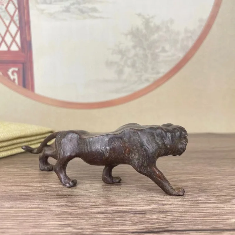 unisex Oriental Antique Style Alloy Roaring Tiger Statue Vintage Handheld Tea Pet Tabletop Collectible Art Craft Gift