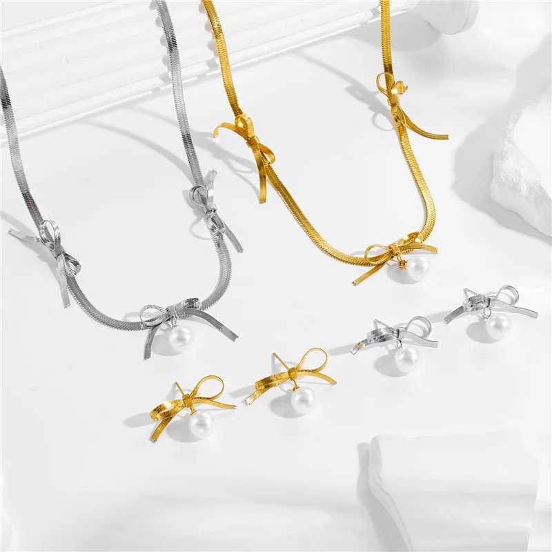 طقم مجوهرات على شكل فيونكة عتيقة من الفولاذ المقاوم للصدأ وقلادة وأقراط من اللؤلؤ، طراز أنيق متعدد الاستخدامات، عصري للنساء