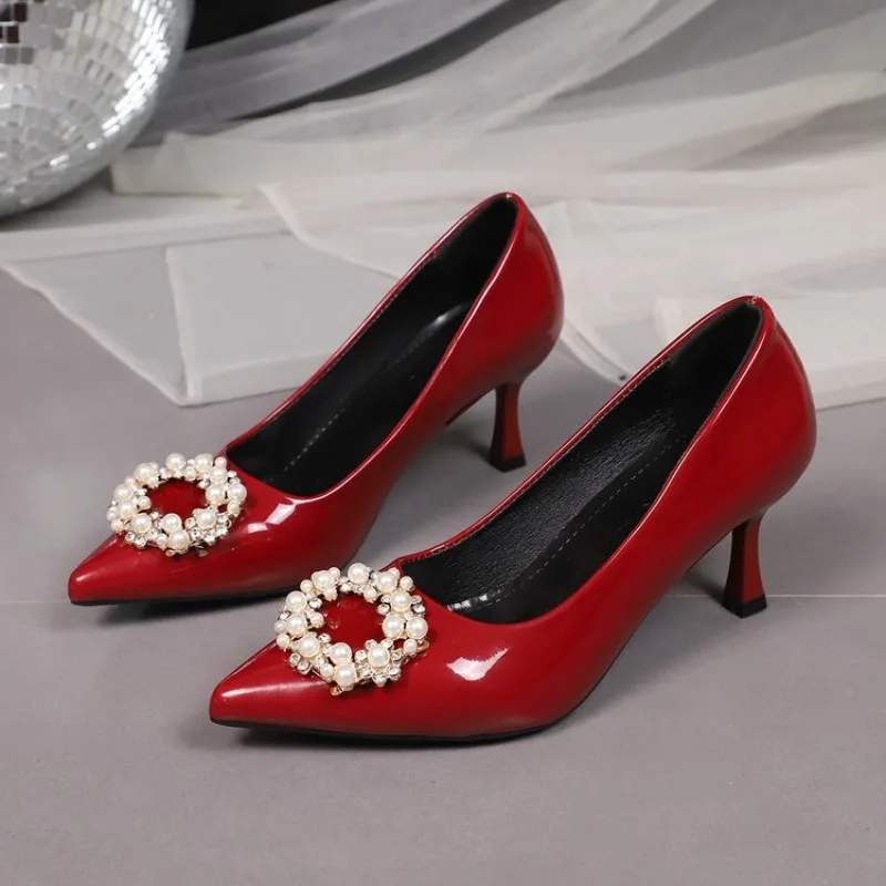 2026 Modische Neue Sexy Bankett-High-Heels - Bequeme Kristall-Strass-Schnalle Passend zum Kleid Spitze Damenschuhe