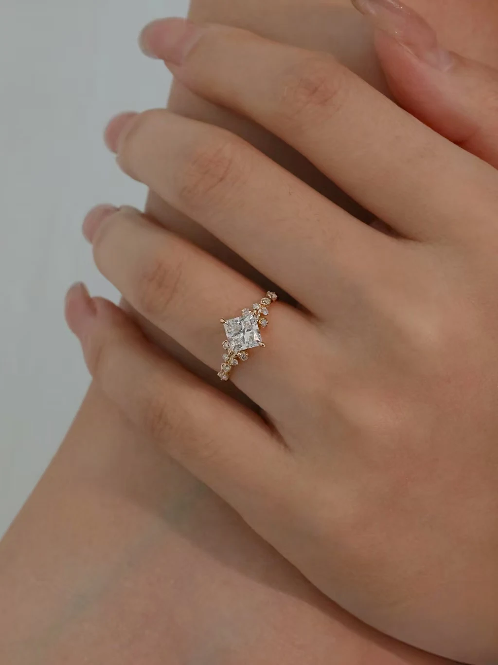 Ensemble Moissanite de créateur coupe princesse, alliances en platine 18K 14K 9K et PT950, bagues de fiançailles assorties personnalisées pour couples