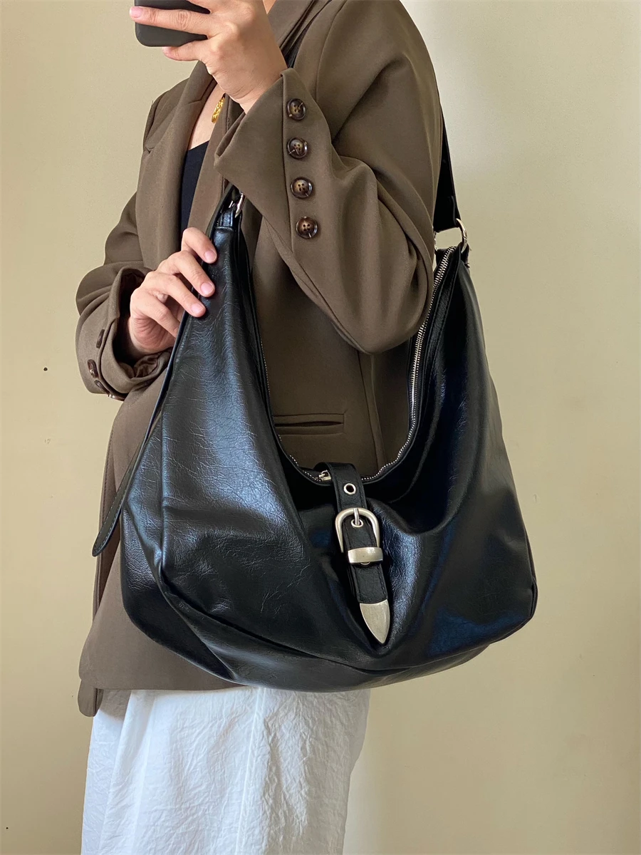 

2024 New Women's Large Capaci oulder Crossbody Bag Commuter Faionable Design Bla Motorcycle Bag Tote Bag PU Leather