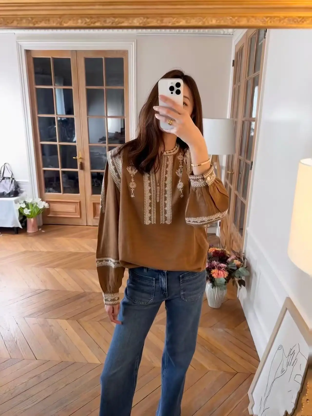 

Withered French Heavy Industry Positioning Embroidery Temperament Shirt Contrasting Color Round Neck Long Sleeved Loose Top For