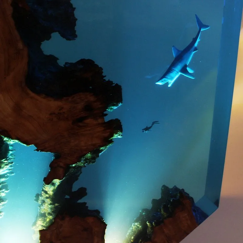 6 * 4-inch Ocean World Shark Diver Luminous Resin Ornament Home Decoration Crafts Creative Gift