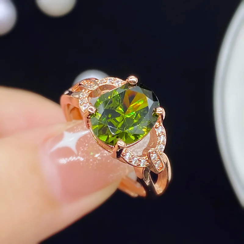 Oval-shaped imitation grandmother olive green ring, silver plated with 18K rose gold - perfect for ladies' fashionable parties,