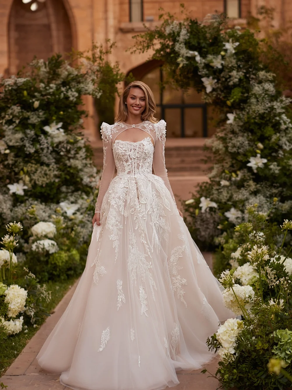 

Charming Sweetheart Wedding Dress 2026 Elegant Appliquéd Lawn Bridal Gown Formal A-Line Tulle Floor-Length Dress Customized