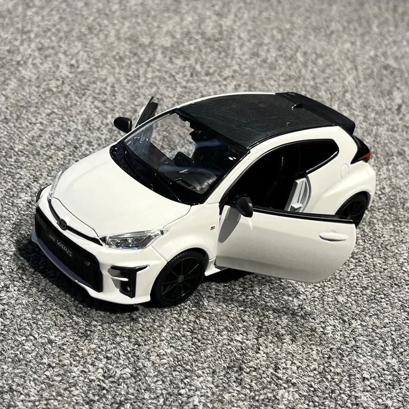 1:24 Maisto 2021 Toyota Gr Yaris Xt Car Diecast Model Car Licensed Alloy Luxury Vehicle Toys Collection Display Decoration Gift