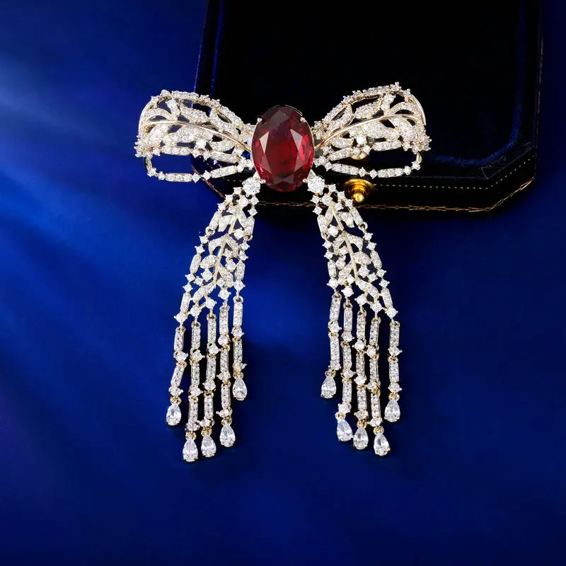 2025Cappotto invernale lussuoso e di fascia alta, accessorio soprabito, corpetto, elegante e di grandi dimensioni, nappa in rame e zirconi, spilla con fiocco