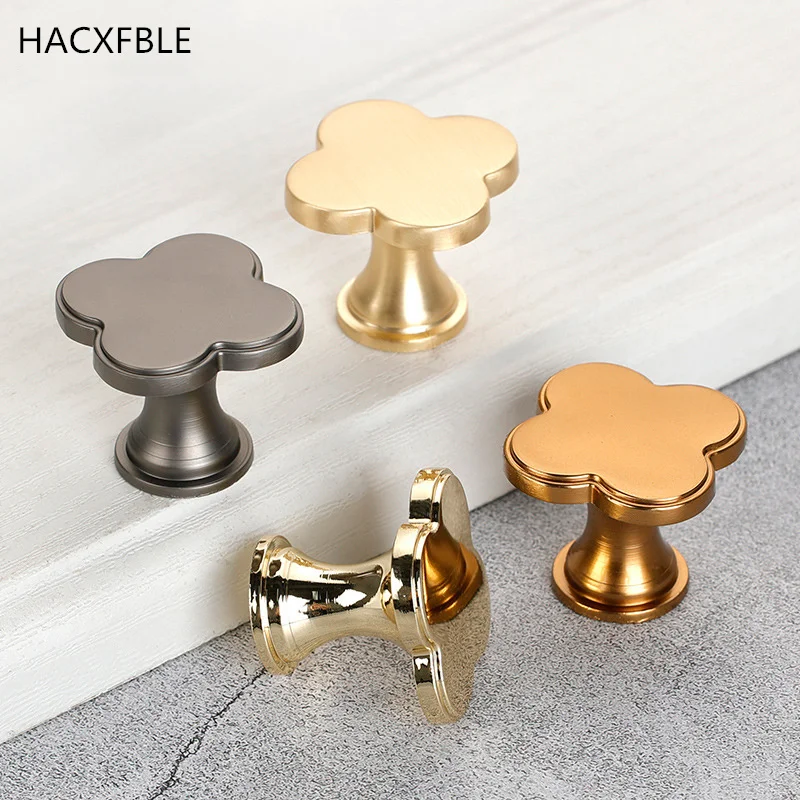 

Minimalist Four Leaf Clover Furniture Handles Gold Zinc Alloy Drawer Knobs Brown Kitchen Cabinet Handles Colorful Wardrobe Pulls