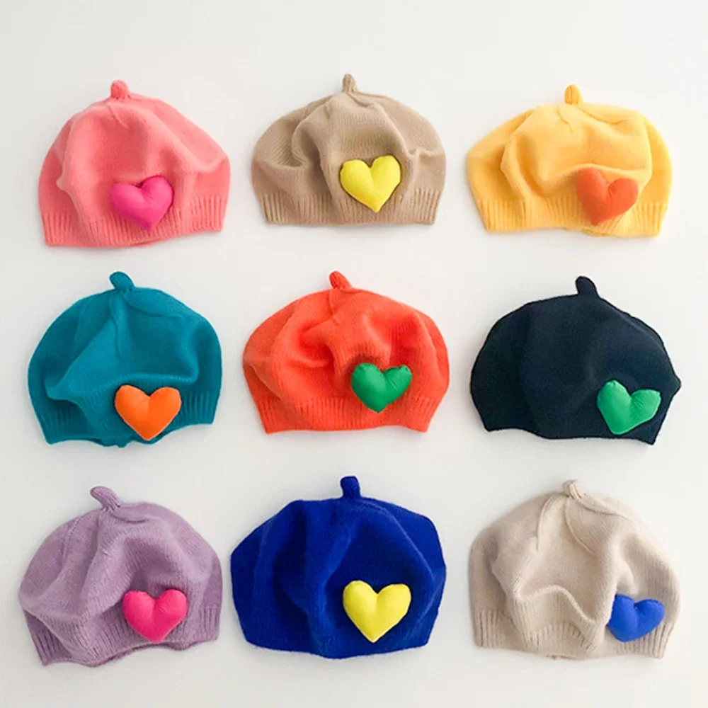 Boina de punto de estilo coreano para niñas, accesorios para el cabello, gorro de punto con patrón de corazón grande, sombrero de pintor para recién