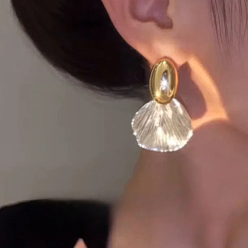 White Flower Tassel Long Earrings 2024 New Popular High-end Pearl Shell Earrings Female Super Fairy Earrings