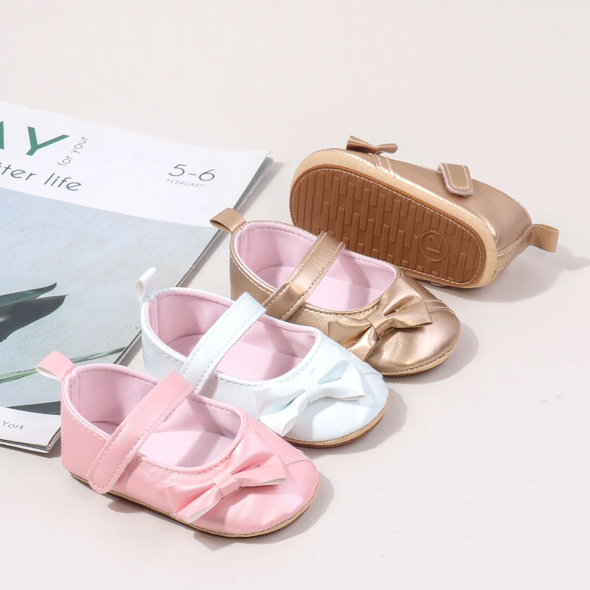 2025 Scarpe da bambina Cute Bowknot Toe-coperto Morbido PU Mary Jane Scarpe Suola antiscivolo Primavera Estate Sandalo per 0-18 mesi